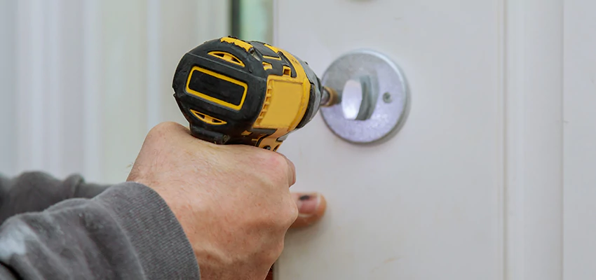 Street Locksmith For Smart Lock Repair in Acton, CA